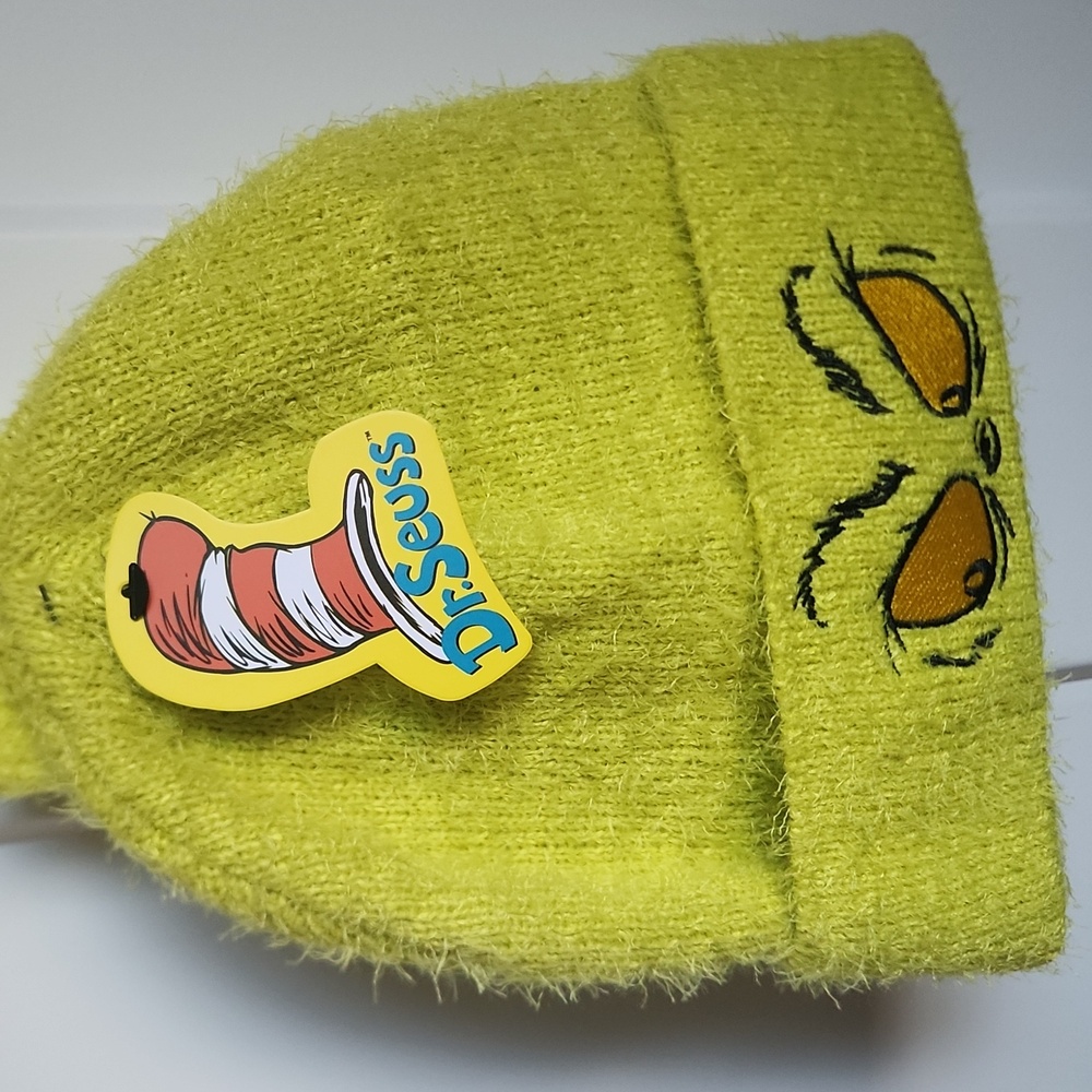 The Grinch Stocking Cap And Gloves